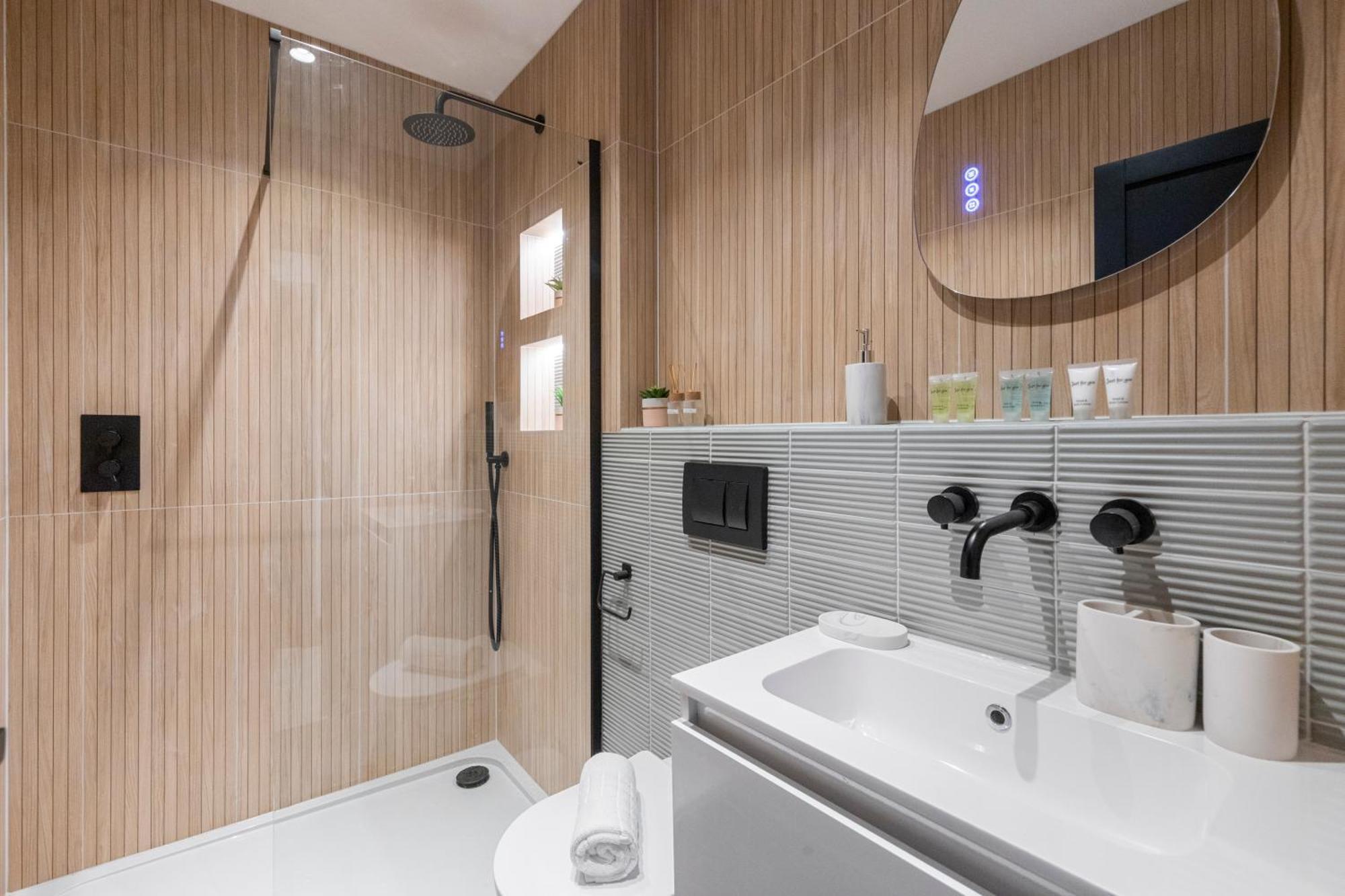 ロンドンUnwind In Style 2Br With Cozy Backyard For Groupsアパートメント エクステリア 写真