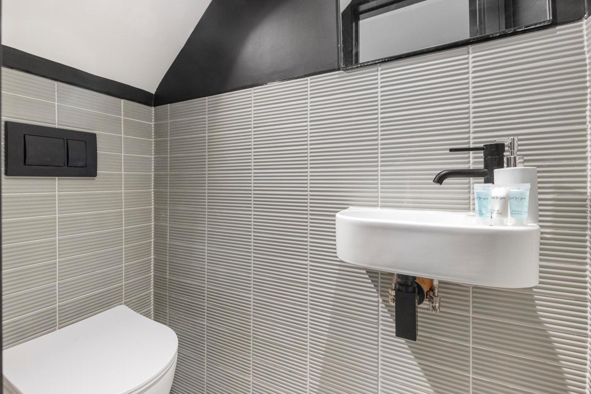 ロンドンUnwind In Style 2Br With Cozy Backyard For Groupsアパートメント エクステリア 写真